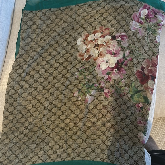 Gucci GG Flora print silk and cotton scarf NWOT - Picture 6 of 6